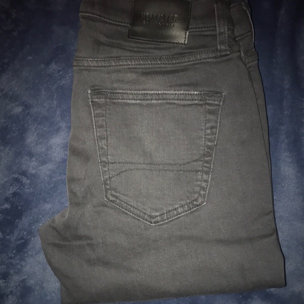 men’s size 30x32 Hollister distressed jeans